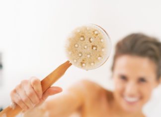 Szczotkowanie ciała na sucho i mokro nowy trend w zwalczania cellulitu