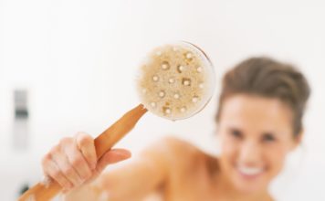 Szczotkowanie ciała na sucho i mokro nowy trend w zwalczania cellulitu