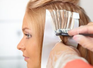 Jak samodzielnie farbować włosy? Wykorzystaj nasze rady!