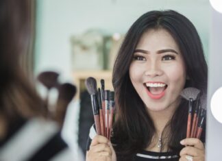 Odmładzający makijaż – dziesięć lat mniej