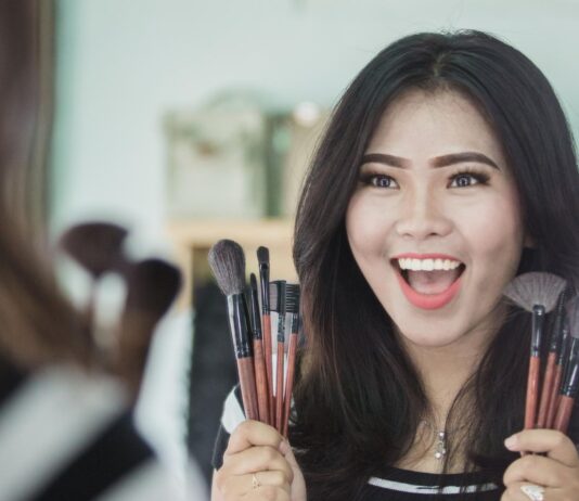 Odmładzający makijaż – dziesięć lat mniej