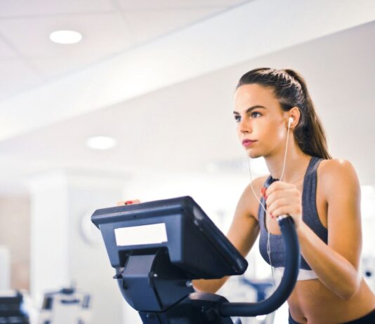 Savoir vivre na siłowni, czyli jak ćwiczyć z kulturą