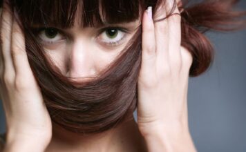 Sprawdzone sposoby na elektryzowanie się włosów