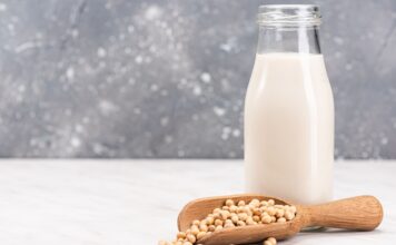 Szybkie i proste przepisy na mleka roślinne!