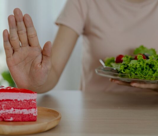 Jaki wpływ na naszą skórę ma zła dieta?