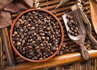 Wpływ kofeiny w kosmetykach na skórę Kofeina w kosmetykach