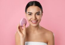 Szczoteczka do oczyszczania cery – poznaj jej zalety i wady