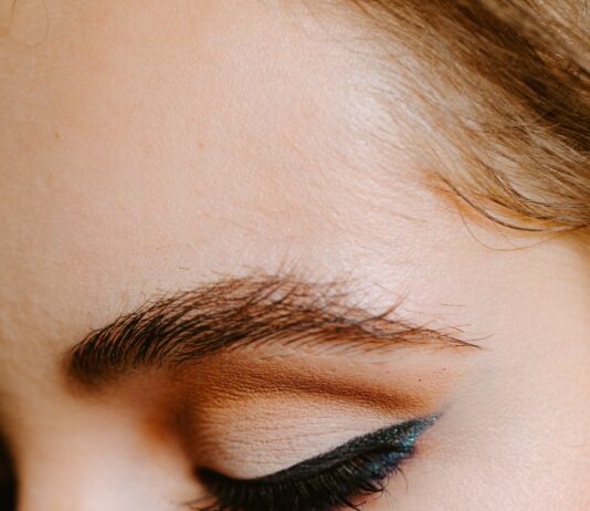 Makijaż dla opadających powiek