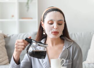 Kawa, zielona herbata i witamina C to skarby natury w pielęgnacji skóry