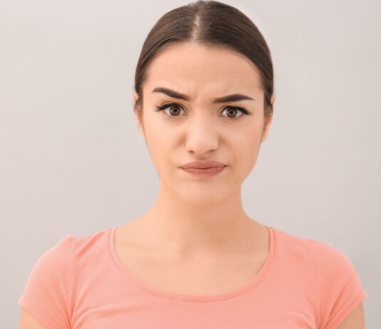 Lwia zmarszczka – jak się jej pozbyć?