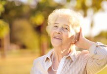 Plamy starcze – jak je usunąć?