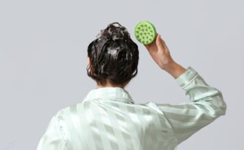 Masażer do skóry głowy – sposób na gęste włosy