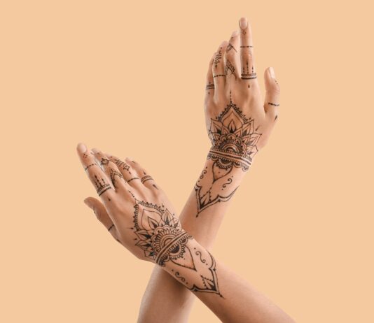 Tatuaż z henny – bezpieczna alternatywa tatuaży