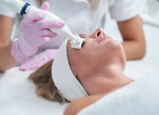 Oczyszczanie wodorowe – sposób na młodą skórę