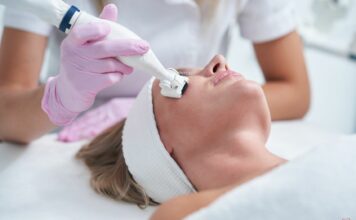 Oczyszczanie wodorowe – sposób na młodą skórę