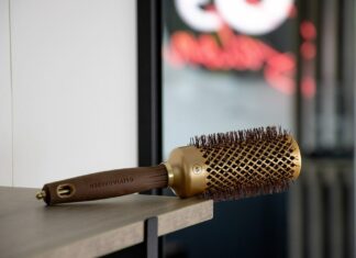 Modelowanie włosów w domu – tipy fryzjera