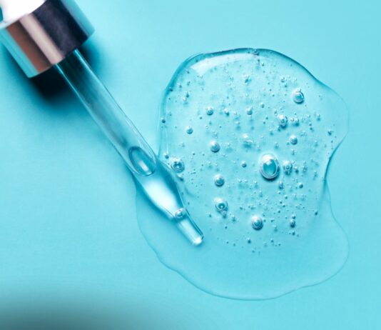 Jesień to czas na retinol: sekrety pielęgnacji skóry w sezonie przejściowym