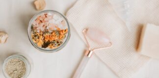 Skinimalizm: Jakie produkty do pielęgnacji wybrać, żeby uprościć swoją rutynę?