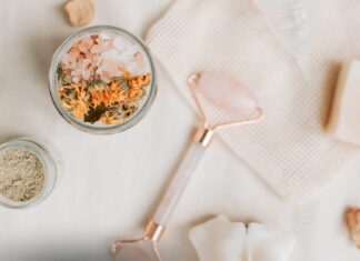 Skinimalizm: Jakie produkty do pielęgnacji wybrać, żeby uprościć swoją rutynę?