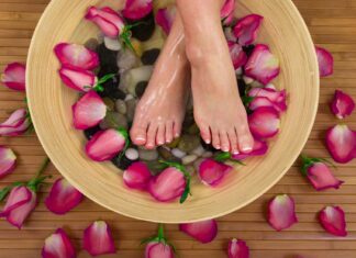 Jak przygotować stopy na zimę – zabiegi i kosmetyki