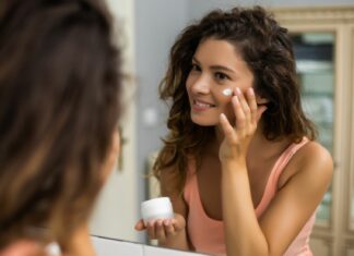 Jak dbać o skórę podczas lotów samolotem?