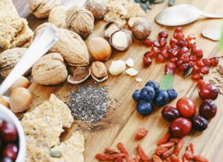 Superfoods 2025 – co warto dodać do diety w tym roku?