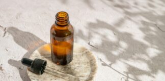 Retinol na wiosnę – jak stosować go bezpiecznie, gdy świeci coraz mocniejsze słońce?