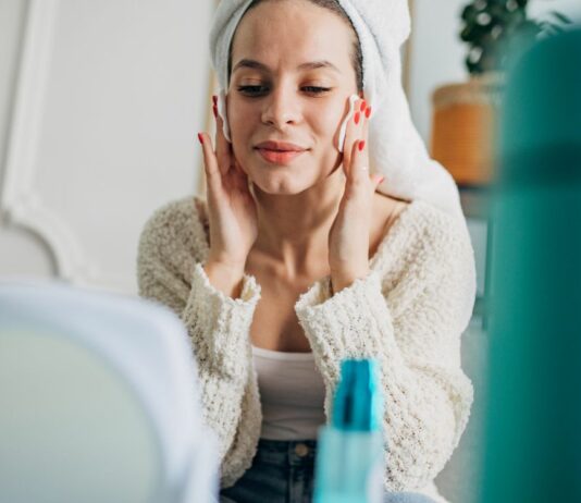 Poranna rutyna piękna – jak wyglądają poranki redaktorek beauty?