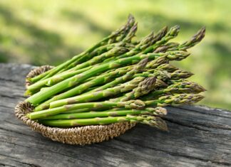 Sezonowe produkty w diecie – co jeść w maju dla zdrowia i urody?