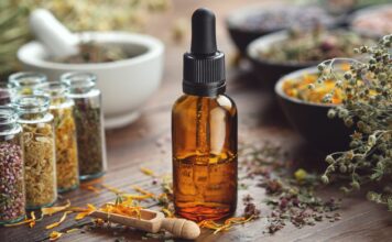 Tonik, esencja, hydrolat – co czym jest i kiedy stosować?