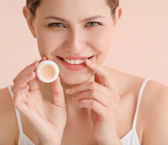 Usta gotowe na wiosenne pocałunki – domowy peeling i nawilżenie w 3 krokach