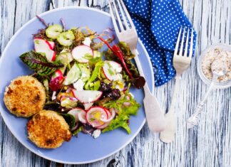 Co jeść wieczorem, żeby nie tyć (i lepiej spać)?