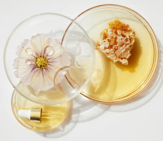 Składniki, których unikać przy trądziku – czego nie powinno być w Twojej pielęgnacji?