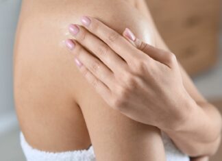 Naturalne olejki do ciała na lato – które są lekkie i szybko się wchłaniają?