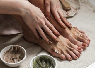 Najlepsze peelingi do ciala – naturalne i drogeryjne hity na wiosnę 2025