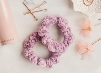 Stylizacja włosów bez ciepła – naturalny look na cieplejsze dni