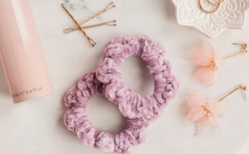 Stylizacja włosów bez ciepła – naturalny look na cieplejsze dni