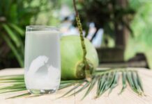 Zdrowe napoje na lato – co pić, by się nawodnić i nie przesadzić z cukrem?