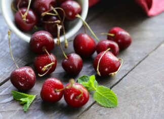 Czereśnie na zdrową cerę – naturalny sposób na glow i detoks latem