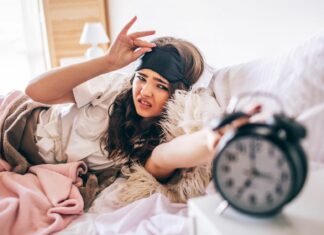 Jak nie dać się letniemu rozleniwieniu? Poranna rutyna, która naprawdę stawia na nogi