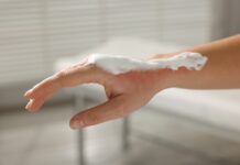 Alantoina i pantenol – duet ratunkowy po słońcu i podrażnieniach