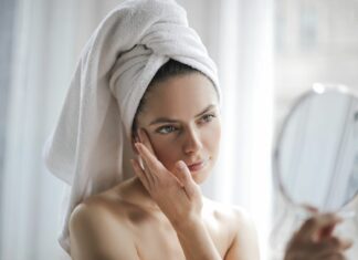 Trening + pielęgnacja: co nakładać na skórę przed i po siłowni?