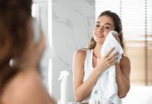 Kiedy ostatnio wymieniłaś ręcznik do twarzy? 5 mikrogrzechów, które psują cerę