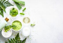Zielona herbata w kosmetykach – łagodzenie, które działa. Dla jakiej cery?