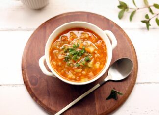 Letnie jedzenie według TMC – jak utrzymać równowagę termiczną w gorące dni?