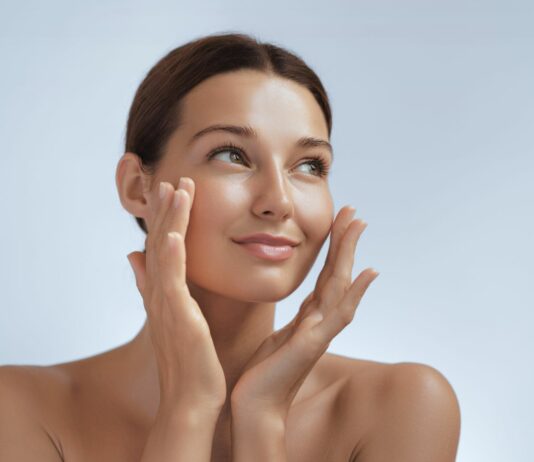 Cera mieszana latem — jak ją pielęgnować, żeby uniknąć świecenia i przesuszenia?