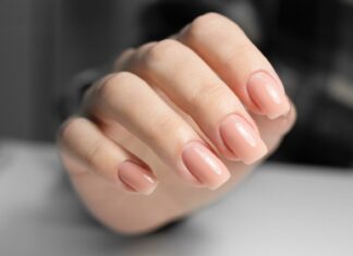 Paznokcie minimalistki – top 5 kolorów nude, które pasują każdemu