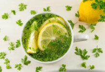 Napój z pietruszki i cytryny – detoks, który robi też glow na skórze