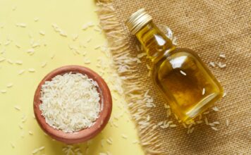 Japonki robią masaż olejkiem z ryżu. Efekt? Skóra jak porcelana bez makijażu