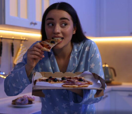 Wieczorne napady głodu – jak sobie radzić, kiedy deficyt daje o sobie znać?